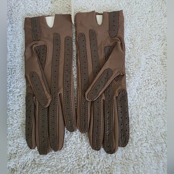 Isotoner Brown and Gray Gloves - Picture 3 of 4